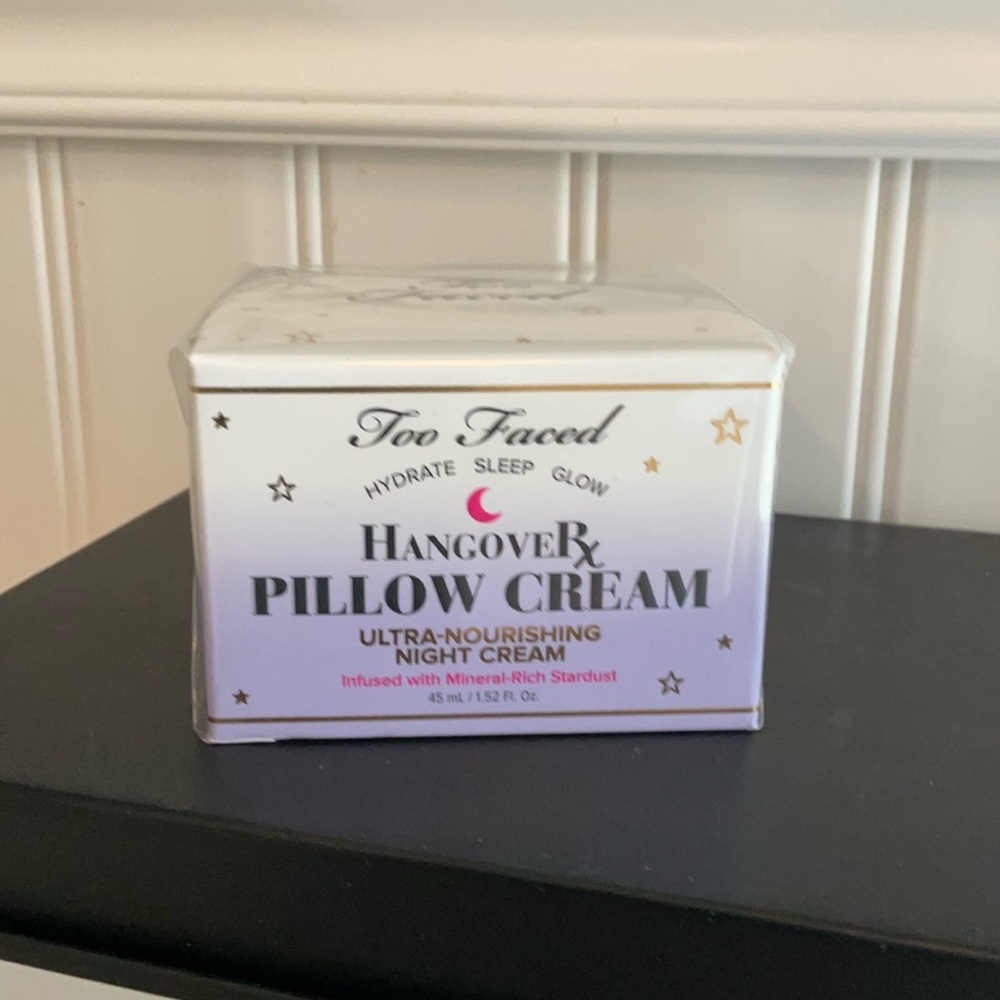 ❗️SALE❗️Too Faced Hangover Pillow Cream - Purple.